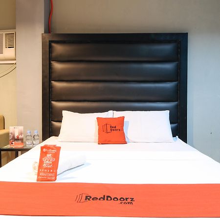RedDoorz @ P Florentino Street Sampaloc Manila Eksteriør bilde