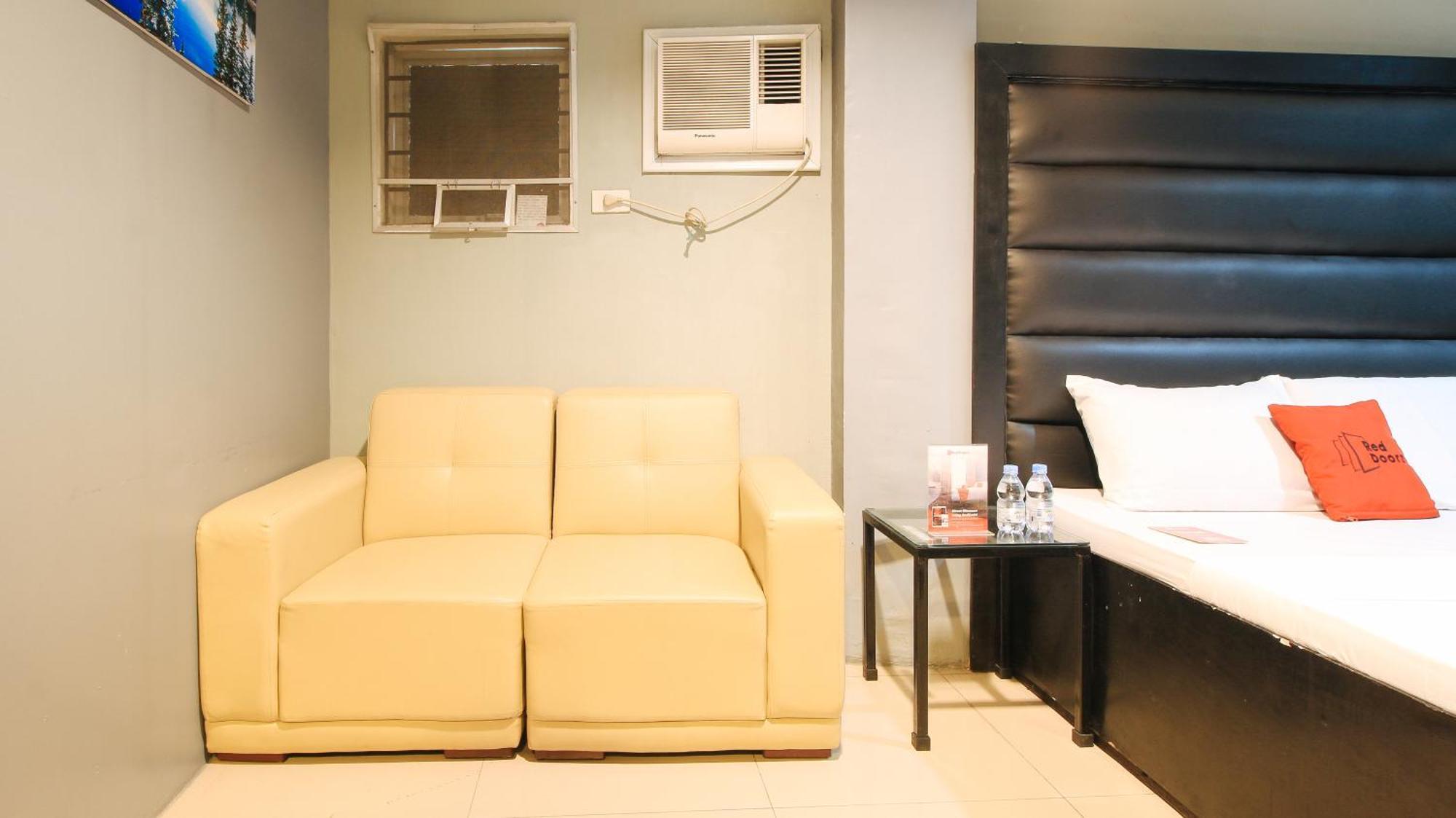 RedDoorz @ P Florentino Street Sampaloc Manila Eksteriør bilde